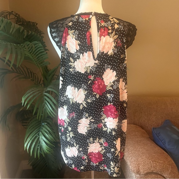 Torrid black floral sleeveless lace stretch top - Picture 4 of 9